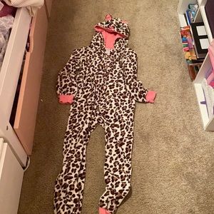 Leopard Cat winter Sleeper